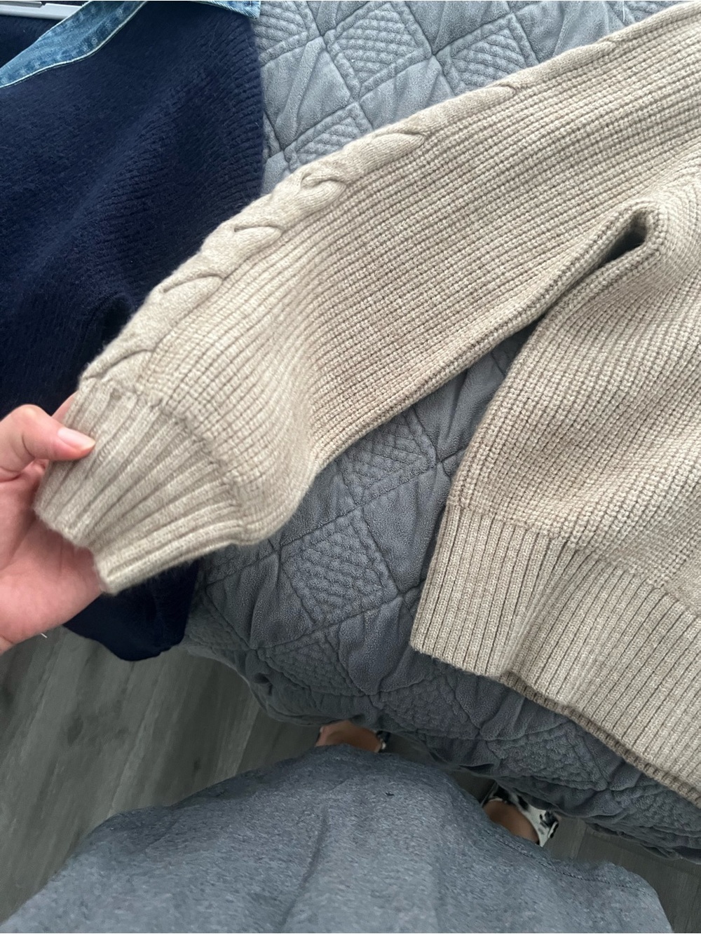 COMMENSE Beige Cable V-Neck Sweater with Denim Trim - Picture 5 of 9